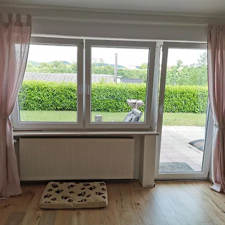 Gemütliche 90 qm Wohnung in Saarburg, zentral gelegen, Garten mit Aussicht, separater Eingang Exterior foto
